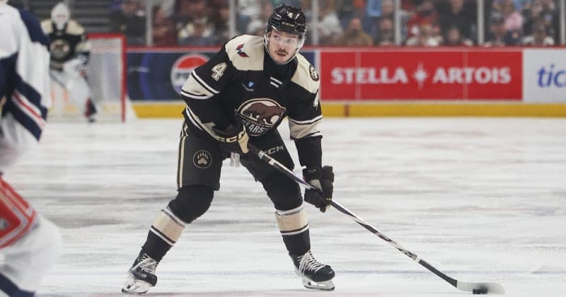 Bears Re sign Defenseman Nicky Leivermann