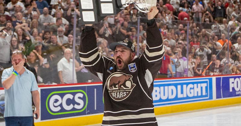 Bears Re sign Forward Garrett Roe for 2024 25 Season