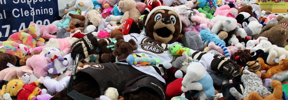 Hershey Bears player at Hershey Bears Toss